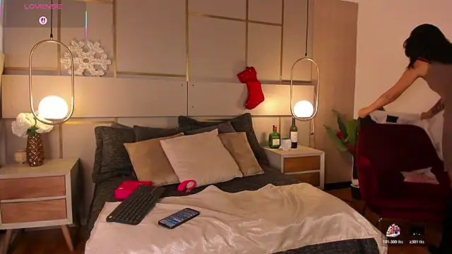 Snapshot of Lina_Montclair chatting on December 2025 07:42:02 PM Lina Montclair online show from December 2025 07:42:02 PM