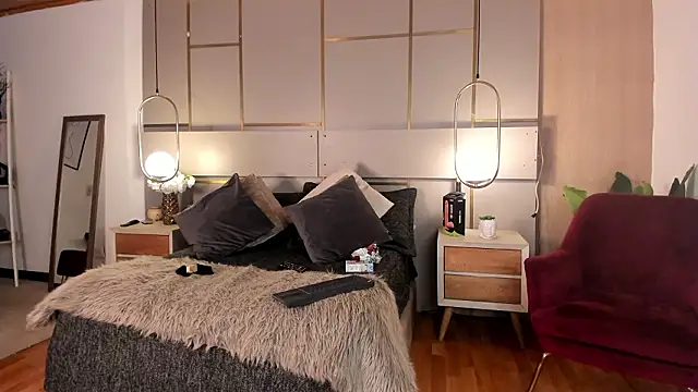 Lina Montclair online show from February 2026 07:23:01 PM