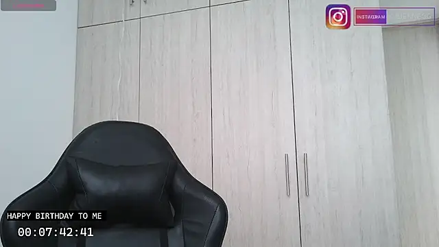 Yulienneg online show from September 2025 09:18:01 PM