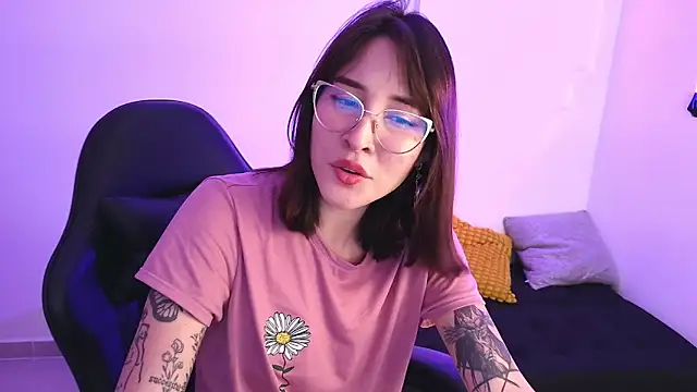 Yulienneg online show from November 2025 03:39:01 AM