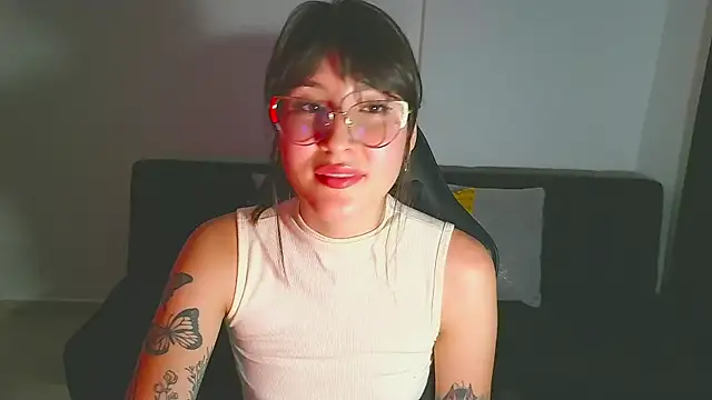 Yulienneg online show from April 2026 01:10:02 AM