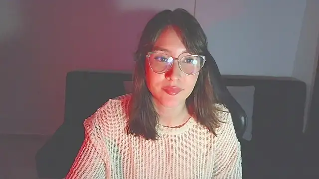 Yulienneg online show from April 2026 12:50:01 AM