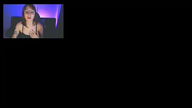 Snapshot of Yulienneg chatting on June 2026 01:56:01 AM Yulienneg online show from June 2026 01:56:01 AM