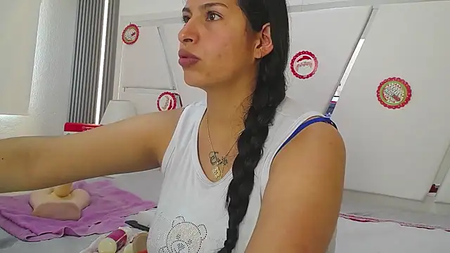 Mia garcia28 online show from December 2025 07:22:01 PM