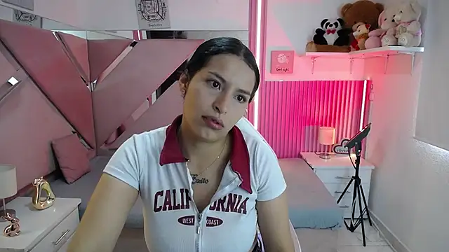 Mia garcia28 online show from June 2026 01:39:02 PM