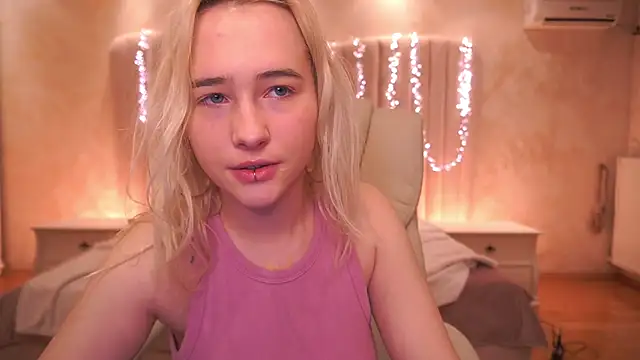 LilElfie online show from March 2026 03:11:02 AM