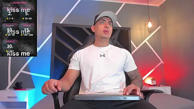 marco garciia  online show from November 2025 03:34:01 PM