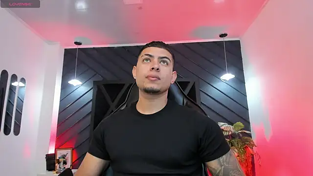 Snapshot of marco_garciia_ chatting on January 2026 11:18:01 PM marco garciia online show from January 2026 11:18:01 PM