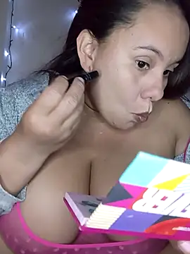 Snapshot of luzdanna chatting on November 2025 02:47:02 AM luzdanna online show from November 2025 02:47:02 AM