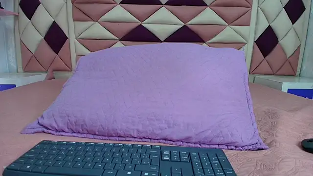 Snapshot of valecastro_ chatting on October 2025 07:22:02 PM valecastro  online show from October 2025 07:22:02 PM