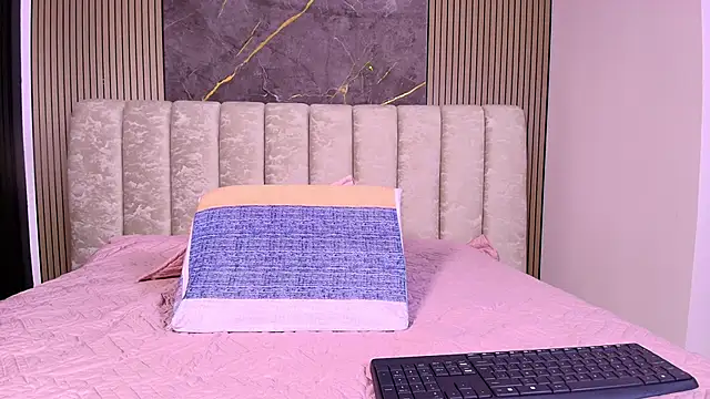 valecastro  online show from December 2025 07:20:02 PM