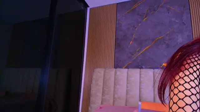 valecastro  online show from December 2025 07:32:01 PM