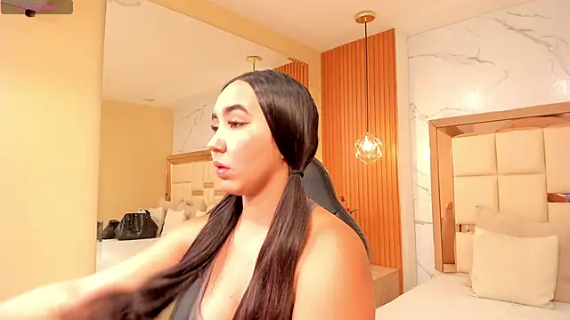 julieta rosee online show from April 2026 11:18:02 PM