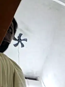 Snapshot of RAYI_Queen_3 chatting on November 2025 05:01:02 PM RAYI Queen 3 online show from November 2025 05:01:02 PM