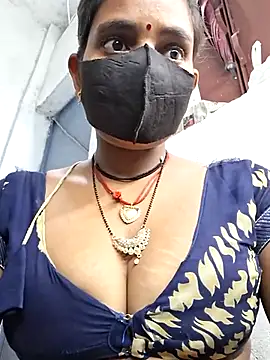 Snapshot of RAYI_Queen_3 chatting on November 2025 02:52:02 PM RAYI Queen 3 online show from November 2025 02:52:02 PM