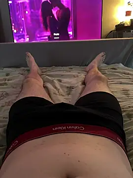 naughtycoupl98 online show from April 2026 06:01:01 PM