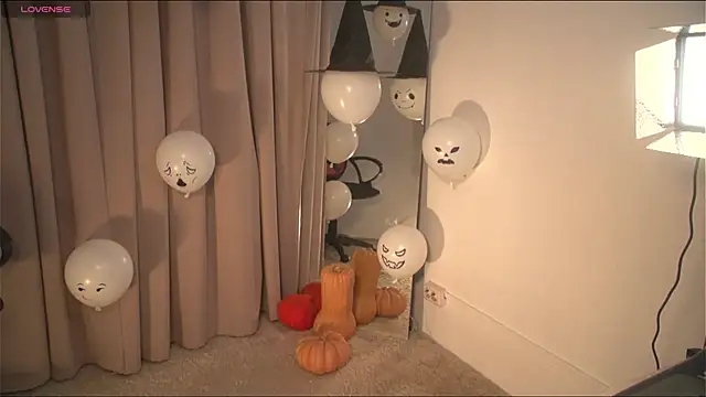 Darcy Mayy online show from October 2025 08:29:01 PM