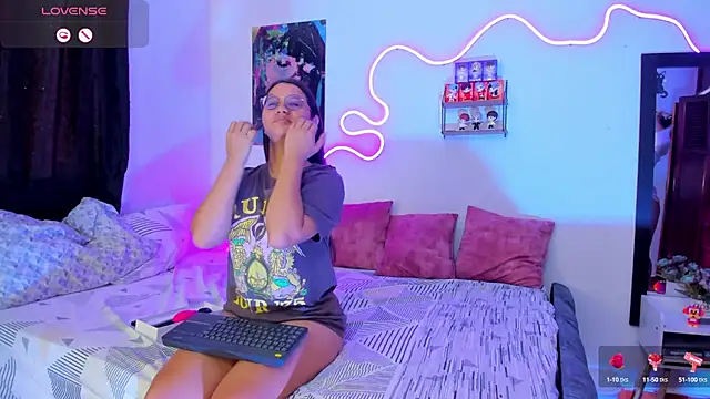 Snapshot of Dilan_and_Mia chatting on September 2025 04:30:02 PM Dilan and Mia online show from September 2025 04:30:02 PM