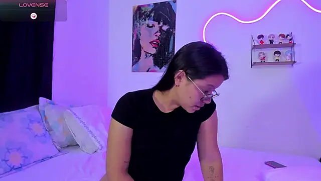 Snapshot of Dilan_and_Mia chatting on November 2025 01:04:02 AM Dilan and Mia online show from November 2025 01:04:02 AM