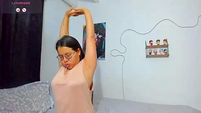 Snapshot of Dilan_and_Mia chatting on December 2025 12:11:02 PM Dilan and Mia online show from December 2025 12:11:02 PM