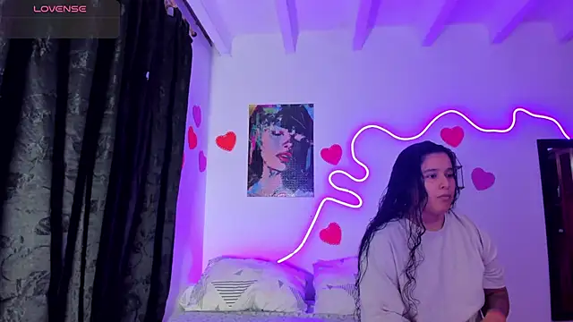 Dilan and Mia online show from March 2026 11:43:01 PM