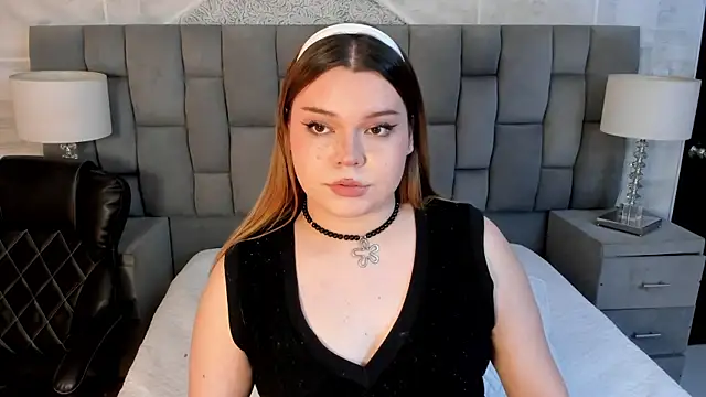 Snapshot of Maxxxine1 chatting on October 2025 06:06:02 AM Maxxxine1 online show from October 2025 06:06:02 AM