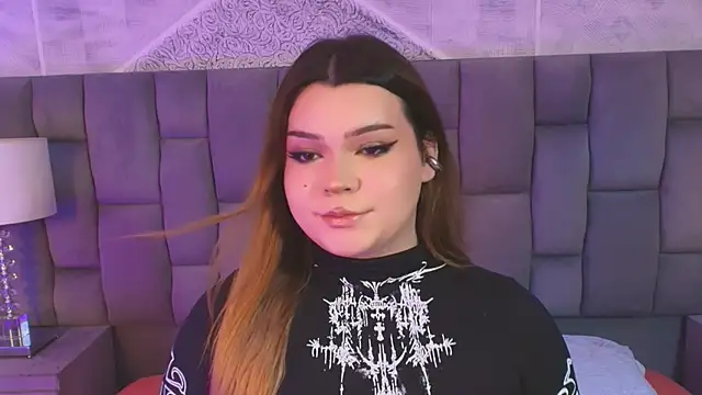 Snapshot of Maxxxine1 chatting on December 2025 10:07:02 PM Maxxxine1 online show from December 2025 10:07:02 PM