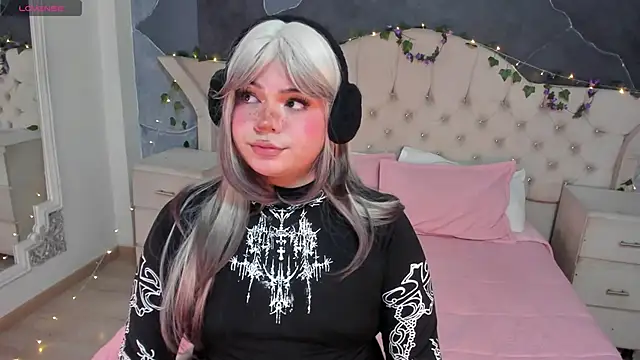 Maxxxine1 online show from April 2026 12:30:01 AM