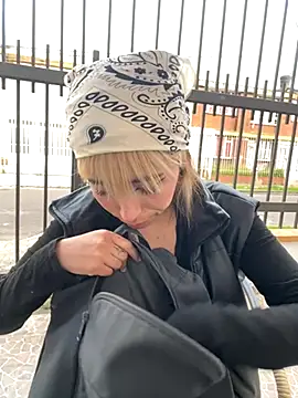 Snapshot of Sallem_Pink chatting on December 2025 11:15:01 AM Sallem Pink online show from December 2025 11:15:01 AM