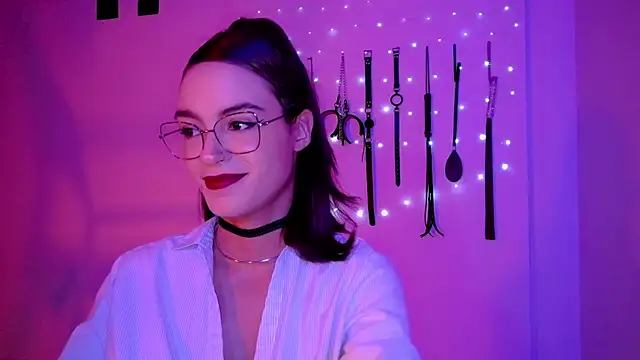 Snapshot of nina_kink chatting on April 2026 09:56:02 PM nina kink online show from April 2026 09:56:02 PM
