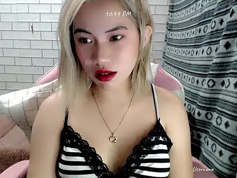 Rainea149 online show from November 2025 02:50:02 PM