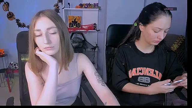 eva smiith  online show from October 2025 05:48:02 AM