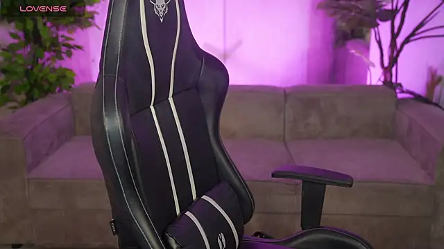 Esmie Smile online show from April 2026 11:10:01 PM