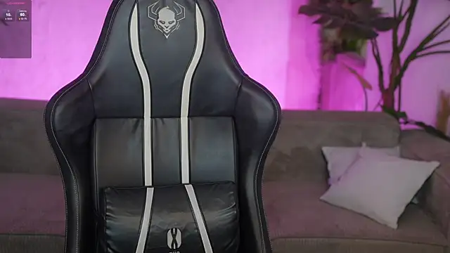 Esmie Smile online show from April 2026 01:48:01 AM