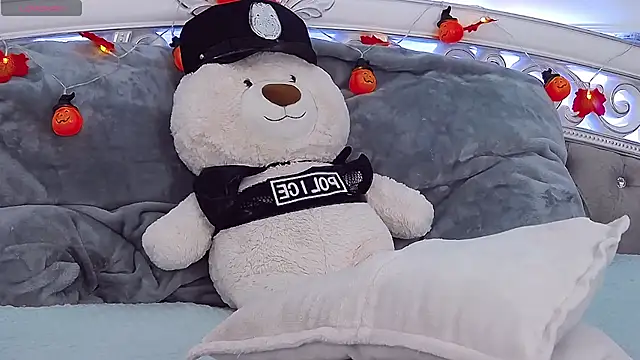 EvaMenders online show from October 2025 03:29:01 PM