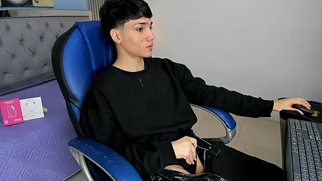 SamBlack  online show from April 2026 12:45:02 PM