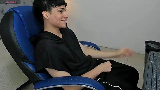 SamBlack  online show from April 2026 12:31:01 PM