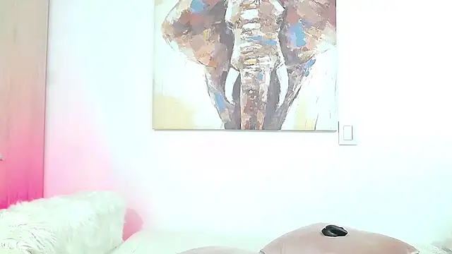 ParisRoux online show from April 2026 08:50:01 PM