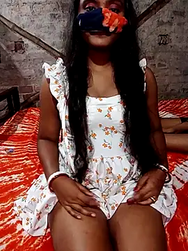 Snapshot of RAYI_Queen_4 chatting on October 2025 06:38:02 PM RAYI Queen 4 online show from October 2025 06:38:02 PM