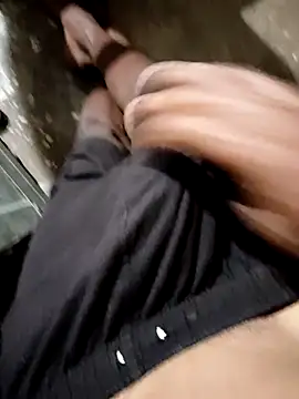 Snapshot of RAYI_Queen_4 chatting on November 2025 03:59:01 PM RAYI Queen 4 online show from November 2025 03:59:01 PM