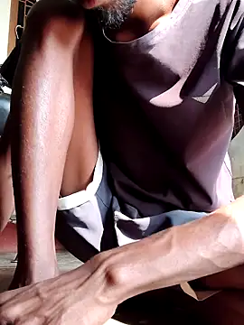 Snapshot of RAYI_Queen_4 chatting on December 2025 05:46:01 AM RAYI Queen 4 online show from December 2025 05:46:01 AM