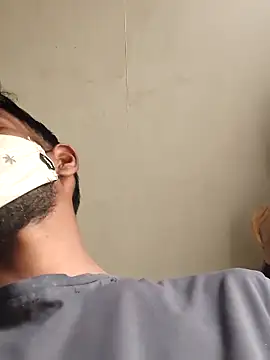 Snapshot of RAYI_Queen_4 chatting on December 2025 04:07:02 AM RAYI Queen 4 online show from December 2025 04:07:02 AM