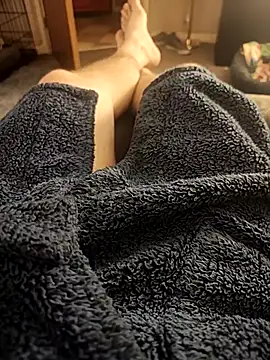 Snapshot of hubbyfun19 chatting on October 2025 04:57:01 AM hubbyfun19 online show from October 2025 04:57:01 AM