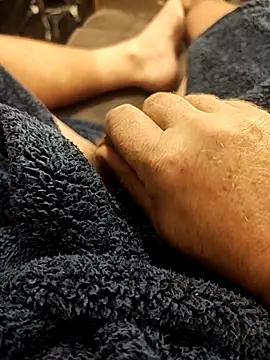 Snapshot of hubbyfun19 chatting on November 2025 06:45:02 AM hubbyfun19 online show from November 2025 06:45:02 AM