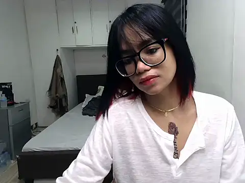 Snapshot of eattmebabyy chatting on April 2026 11:24:01 AM eattmebabyy online show from April 2026 11:24:01 AM