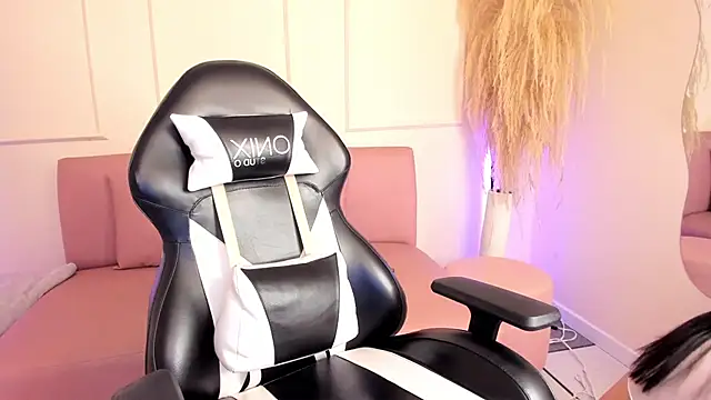 Lilily lv online show from September 2025 12:17:02 PM