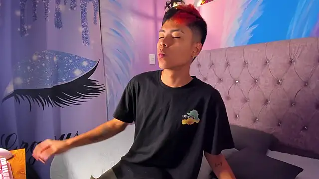 Snapshot of MaxiWildd chatting on September 2025 12:52:01 PM MaxiWildd online show from September 2025 12:52:01 PM