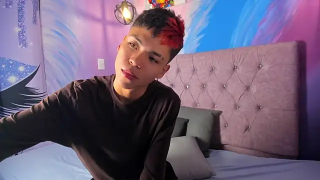 Snapshot of MaxiWildd chatting on September 2025 01:15:02 PM MaxiWildd online show from September 2025 01:15:02 PM