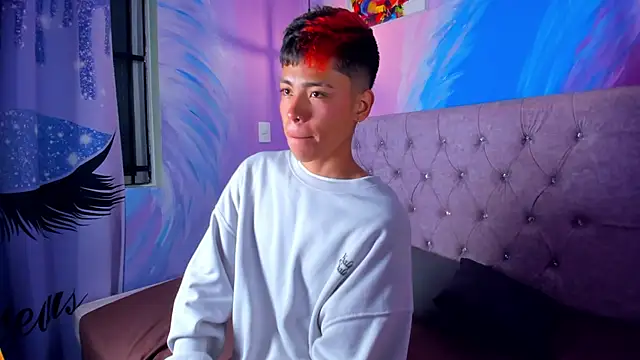 Snapshot of MaxiWildd chatting on October 2025 12:47:01 PM MaxiWildd online show from October 2025 12:47:01 PM