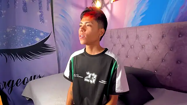 Snapshot of MaxiWildd chatting on October 2025 12:49:02 PM MaxiWildd online show from October 2025 12:49:02 PM